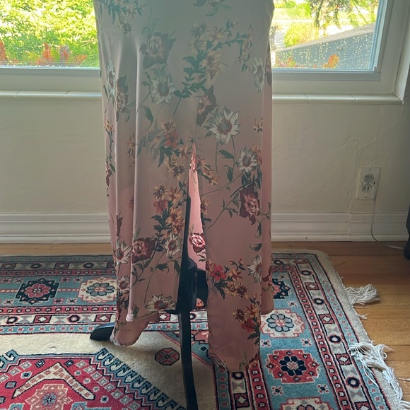 ASTR floral fitted dress, Satin look, spaghetti strap open back, medium - Picture 5 of 12